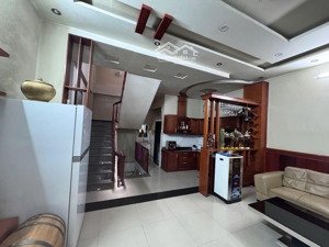 nhà 2 mặt tiền nguyễn hữu thọ , 4 tầng gần sân bay , vị trí vàng trung tâm .