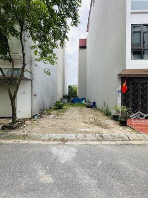 bán đất phân lô giang biên ô tô tránh vỉa hè hai bên view công viên, 90m2, mt 6m, 22.3 tỷ tl