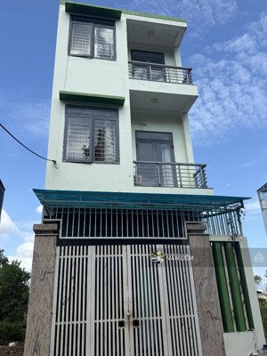 cho thuê nhà 3 tầng hòn rớ 2 phước đồng, nha trang
diện tích đất 95m2 ngang 5m