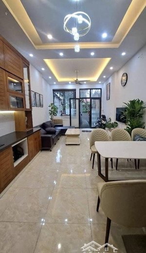 5 tầng đẹp,gần oto tránh- cạnh đại la-45m- 8 tỷ 33