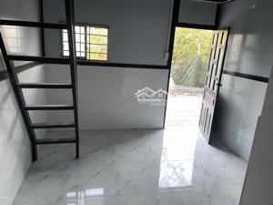 phòng trọ mới xây xong, 23m2, có gác lửng cao. đường rộng, sân rộng, thoáng. gần đảo kim cương q2