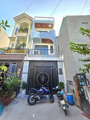 bán nhà mới 100% hẻm 92 đường 160 -lã xuân oai, tnp.a,q9- nhà 1 trệt 2 lầu 1 tum .