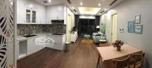 chính chủ cần bán chcc tại imperia garden - 2n2w - giá 7,9tỷ - dt 69m2 - full nội thất - sẵn sổ