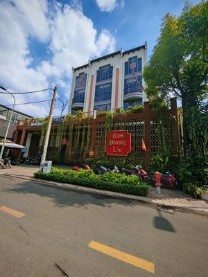 siêu phẩm trung tâm tp.thủ đức! bán nhà đẹp góc 3 mặt tiền hoàng diệu 2- 15x18m 3 tầng hạ bán 30 tỷ