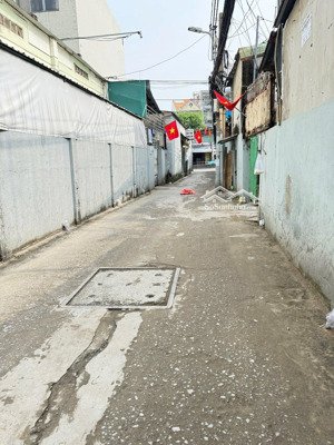 hẻm rộng rãi nhà 2 tầng .ngang 6.5m . huỳnh tấn phát phường phú thuận q7 sổ hồng chính chủ