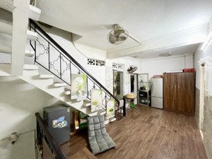 bán nhà hoa lư, dt 50m x 3 tầng, 1 mặt phố, 1 mặt ngõ, mặt tiền 6.7m, ô tô đỗ cửa, 16 tỷ