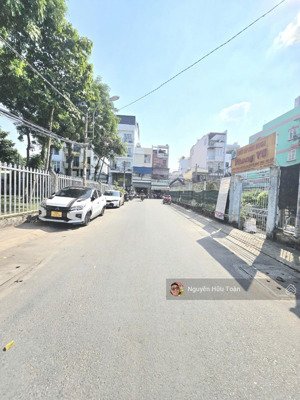 12,89t - nhà 5 tầng ngay cạnh công viên thoáng mát ở đường quang trung gần chợ hạnh thông tây.