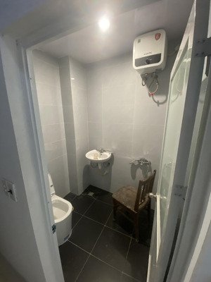 cho thuê nhà ba đình nhà 4 tầng 6 ngủ ô tô đỗ cửa ở hoặc làm căn hô dịch vụ