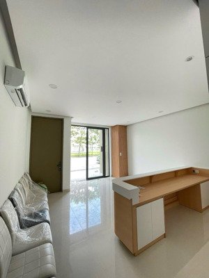 cho thuê nhanh mặt bằng văn phòng / kinh doanh đối diện ct4 the global city