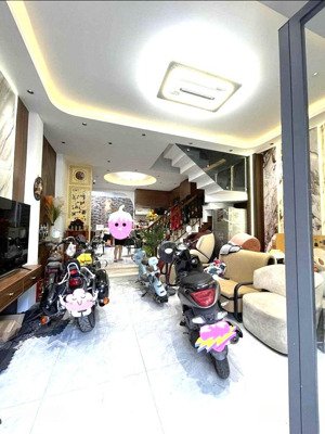 ngay trường học tân trụ- tân bình- hxh thông- dt 55m2- ngang 5 hiếm- 4 tầng btct- nội thất