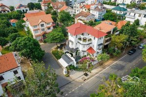 bán biệt thự nguyễn văn hưởng - góc 3 mặt tiền dt: 20m x 26,5m - hồ bơi sân vườn - 530m2