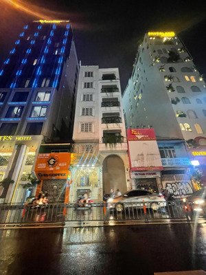 bán siêu phẩm kim cương mt lê lai ngay chợ bến thành quận 1 -dt: 8.2x21m 7 lầu hđt 320tr/th -125tỷ