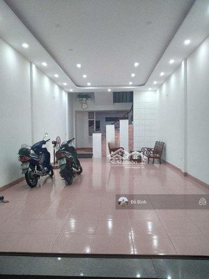 cho thuê nhà 3 tầng: huỳnh tấn phát - phòng khách rộng