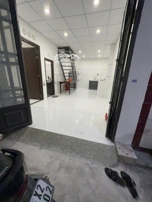 nhà nc - đỗ tấn phong - 4x10m nở hậu l - trệt lầu - 3pn 2wc - 13 triệu tl - gọi hằng 