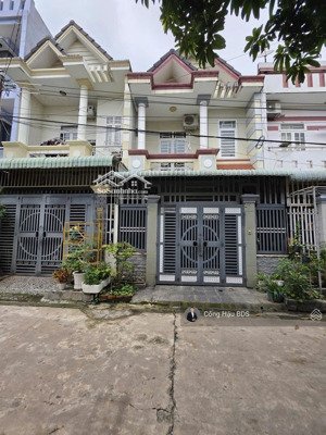 nhà 2 tầng gần svd dĩ an. cách tttm go! chỉ 5p. dt: 60m2 (5x 12m). gồm: 2 pn- 2wc. giá: 4 tỷ tl