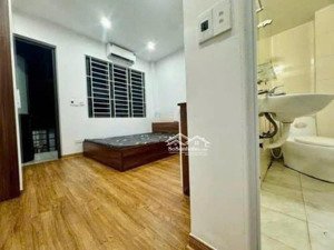 nhà 5 tầng-thang máy-39m2-8 phòng-mỹ đình 1-nam từ liêm-full nội thất-sẵn dòng tiền-nhỉnh 9,5 tỷ