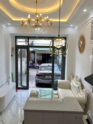 bán nhà 3 tầng - ngay nhà xe phương trang - lê hồng phong - quận 10 - gía 5,7 tỷ