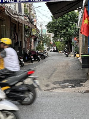 trung tâm tân phú ngay gò dầu-tân hương-4tầng- 9.xtỷ -92m2-hxh-ngay bên mặt tiền-tiện ích đầy đủ