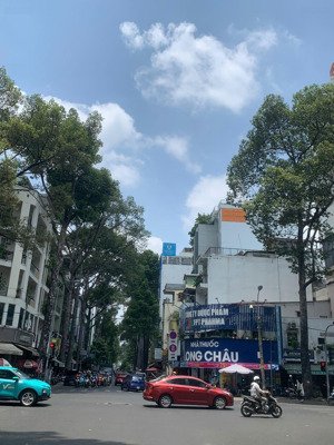 bán gấp nhà siêu khan hiếm mt trần bình trọng, quận 5, dt 9.5x22m, 4 tầng hđt 250 triệu giá 90 tỷ