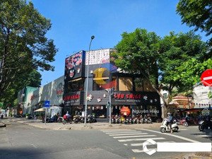 hàng kín! siêu phẩm góc 2mt trần hưng đạo, quận 1 - dt 15x8m, 2 tầng - hđt: 200tr/th - giá 65 tỷ