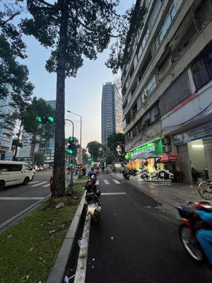 siêu phẩm vị trí đắc địa mt trần hưng đạo, quận 1, dt 5x15m, 3 tầng hđt 120tr/ tháng giá 29 tỷ