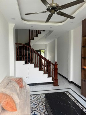 nhà hai mặt tiền, ngõ ô tô trục chính, buôn bán tốt