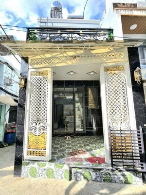 nhà đẹp nhà bè, liền kề phú mỹ hưng ngang 4 dài 14 nhà 2 tầng giá hơn 4 tỷ