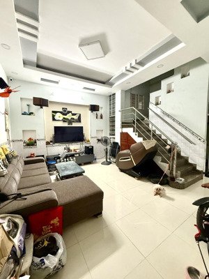 bán gấp - hẻm ô tô - cạnh phú mỹ hưng - 80m2 - 4 tầng - 6 pn - nhỉnh 6 tỷ