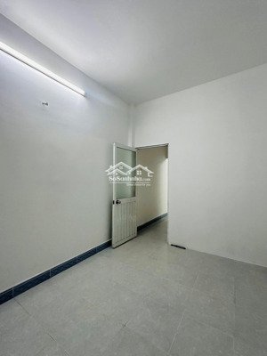 nhà cấp 4 mới ở ngay 2 tầng gần ủy ban phường tân chánh hiệp xe hơi tới nhà chỉ 30m, chỉ nhỉnh 1.8