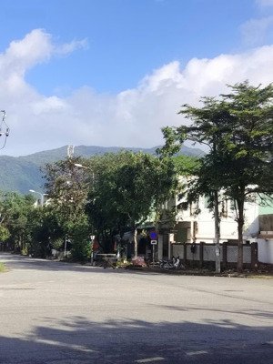 cần bán lô đất đẹp mặt tiền đường 5.5 - lề 3 m. diện tích 120m2, thông thoáng giao thông tiện lợi