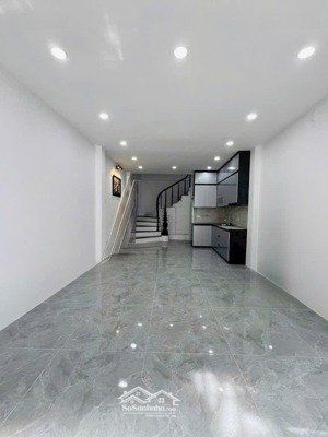 bán nhà việt hưng,ngõ ôtô thông,gara.dt40m. hơn 10 tỷ