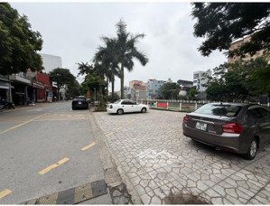 bán đất tặng nhà trung tâm giang biên lô góc ngõ thông ô tô tránh