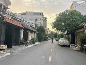 bán đất dt to 162m2 đường 10m có vỉa hè ngang 5.4m ngay nhà thiếu nhi tiện xây 7 lầu có hầm 15.8 tỷ