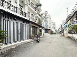 nhà 2 tầng quang trung sát mặt tiền hẻm xe tải khu cao tầng 62m2( 4 x 16) giá 6,3 tỷ