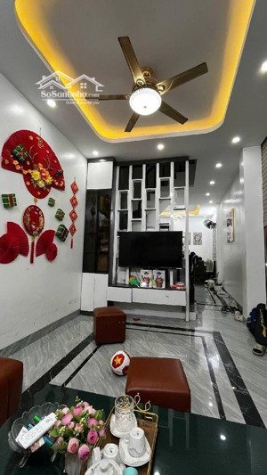 bán nhà khương trung. nhà đẹp đón tết. nhà 40m2 4 tầng khang trang chỉ xách vali về ở. chỉ 10tỷ3