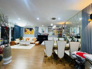 cần bán căn góc imperia garden, 80m2, 3 ngủ 2 vệ sinh, tầng trung đẹp, full nội thất chỉ việc về ở