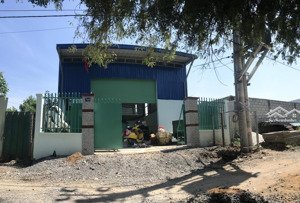 bán kho- xưởng sản xuất. diện tích 230m2, mới xây dựng. cao thoáng. có trạm biến áp 250kva