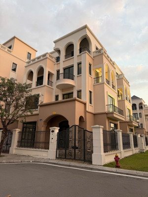 chính chủ cần bán gấp biệt thự đơn lập góc mặt sông vinhomes ocean park 2 đẹp nhất dự án!