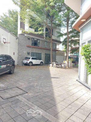 nhà khu vip quận 6 vài phút ra chợ lớn, hxh, nhà thoáng mát, có sân thượng mát mẻ, nhà gần siêu thị