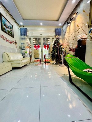 cần bán nhanh đổi nhà lớn vía tài lộc