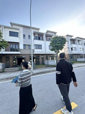 bán shophouse 120m2 cực đẹp trong khu đô thị singapore, cho chuyên gia nước ngoài thuê được ngay.