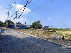 bà điểm - hóc môn chào bán 8 lô f0 xã bà điểm, tp.hcm. vị trí cực đẹp: 4 lô 5m x 21m, hướng đ