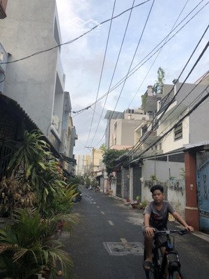 bán căn hộ dịch vụ 3 tầng sát khu tên lửa 104m2, 15 phòng thu nhập 240tr/năm nhỉnh 5 tỷ