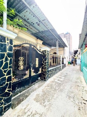 5ty680 nhà cấp 4 - 132m2 ngang 15m liền kề phú mỹ hưng