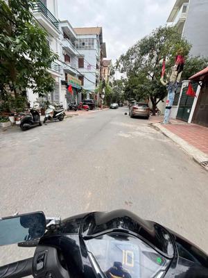 siêu hiếm biệt thự phương hiền chi 377 lâm du bồ đề - dt 85m 5tầng mt 8,2m - vỉa hè đường 12m.