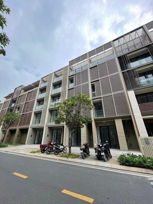 cho thuê văn phòng ngang 10m the global city - đối diện nhà mẫu & văn phòng bán hàng masterise .