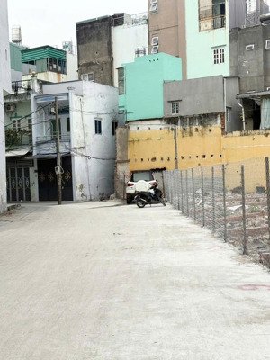 bán 8 lô đất hẽm 8m thông đường hoà bình p5 q11(đối diện đầm sen). lh 