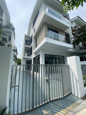 cần cho thuê gấp biệt thự nguyên căn dương nội- hà đông