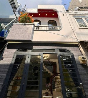 d5 bình thạnh 3pn 3wc gần hutech landmark