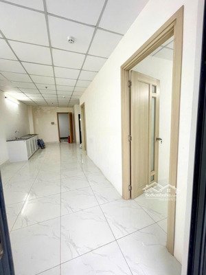 cho thuê căn hộ hồng loan 5c, 56m2, 2 phòng ngủ, 2 máy lạnh, bãi xe gắn máy, oto mái che, thang may